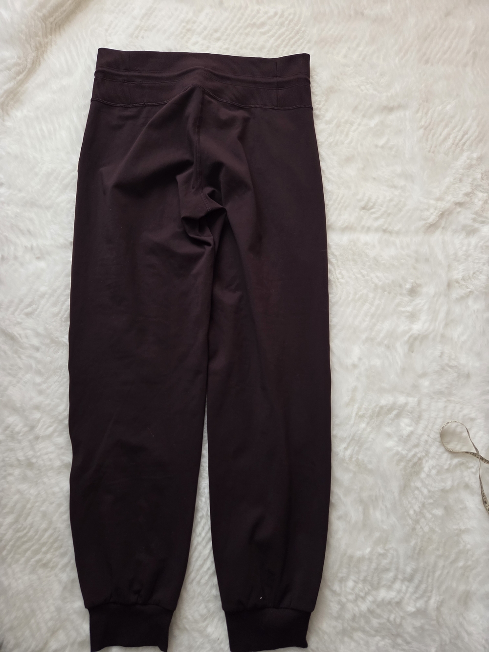 Vuori Women's Jogger Pants in Brown